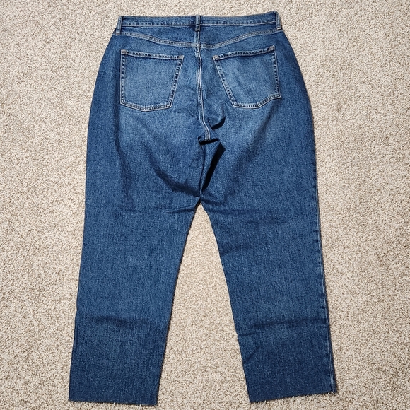 Old Navy Extra High-Rise Straight Jeans - Picture 4 of 5
